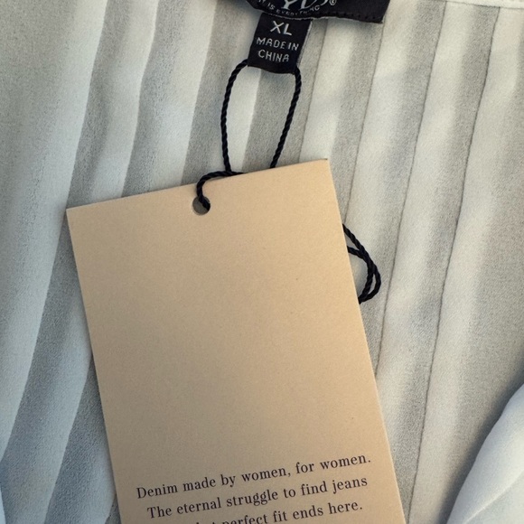 Not Your Daughters Jeans pleated White Women's Top new size XL NYDJ - Picture 2 of 2